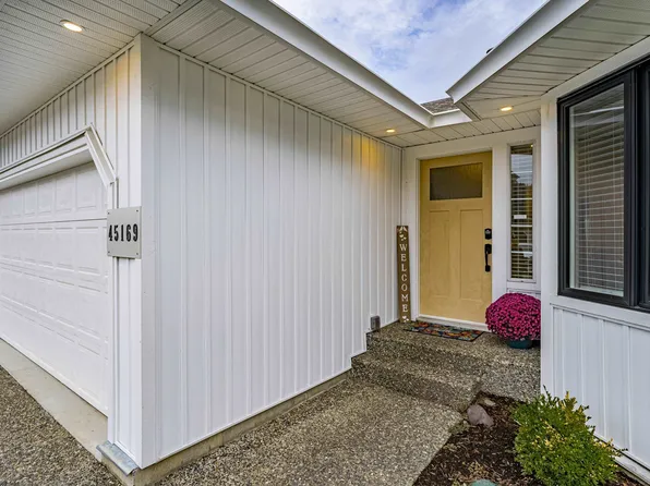 45169 Cumberland Ave, Chilliwack, BC V2R 3E5