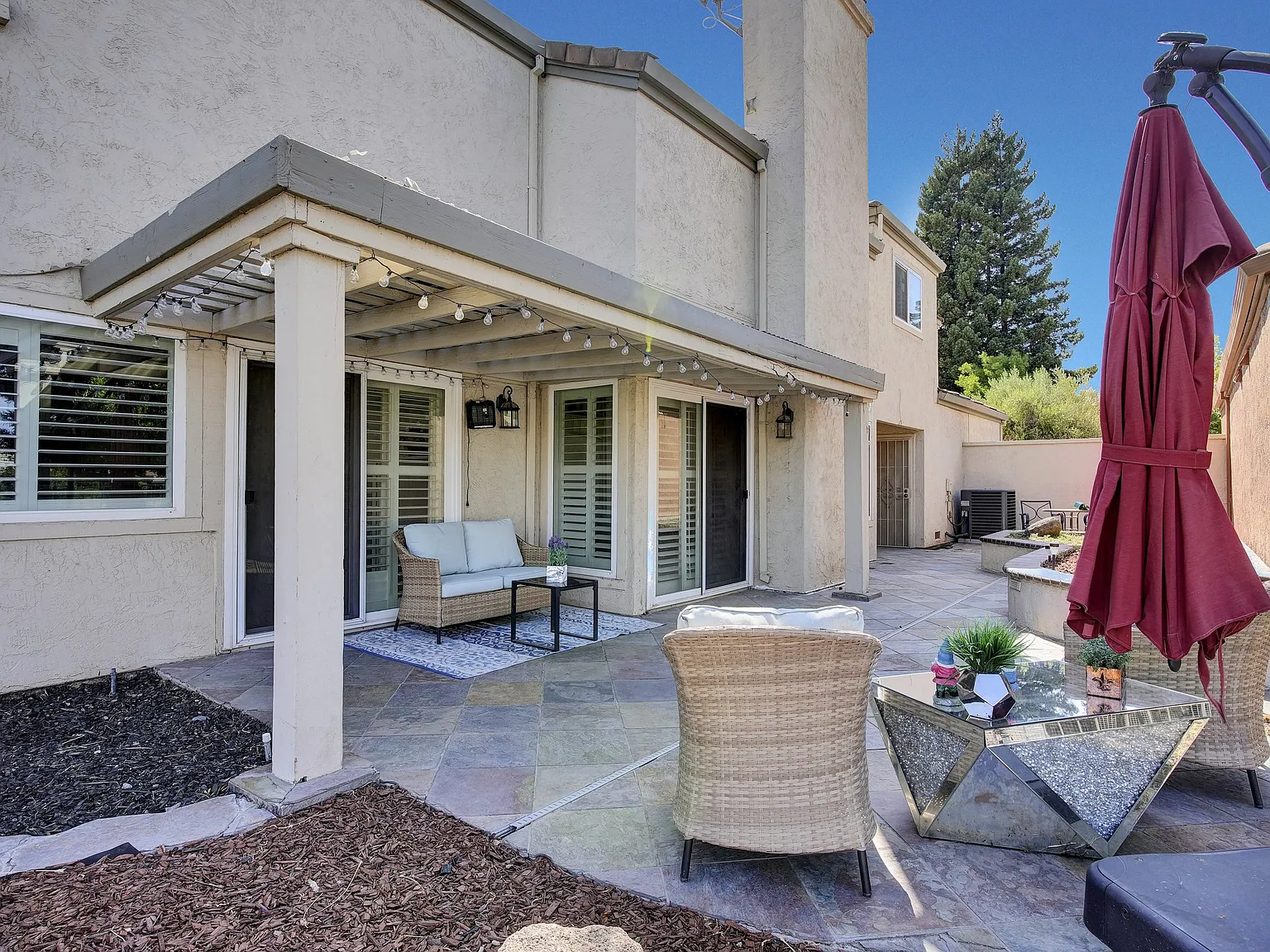 3 bed, 2101 sqft, $2,500 — Photo 2