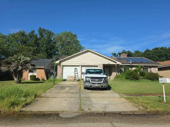 211 E Queens Dr, Slidell, LA 70458