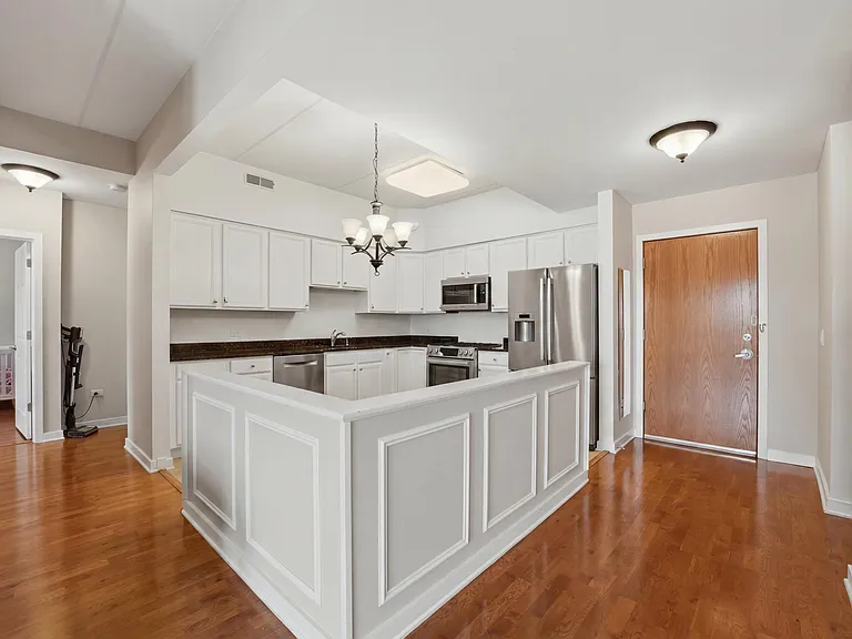 5588 N Lincoln Ave #402 — Photo 10