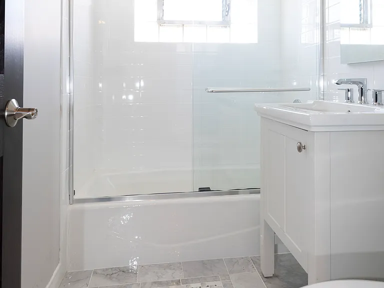 800 N Hamlin Ave #2B — Photo 7