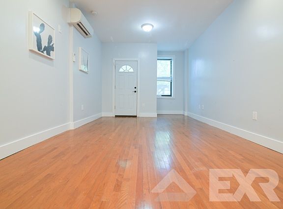 2nd image of 82 Marion St APT 1R