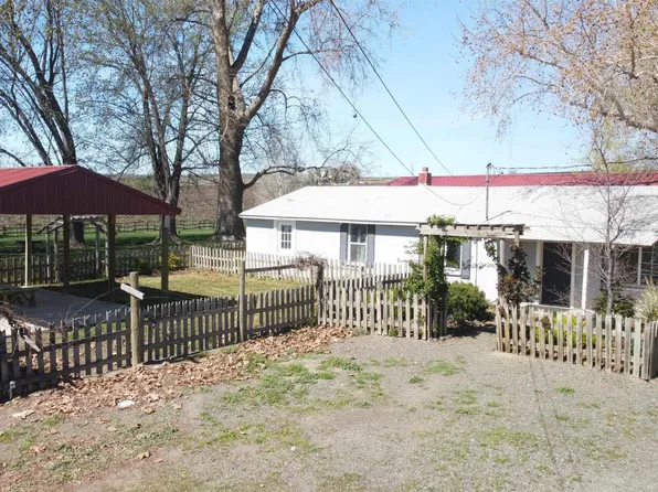 3676 N County Line Rd, Grandview, WA 98930