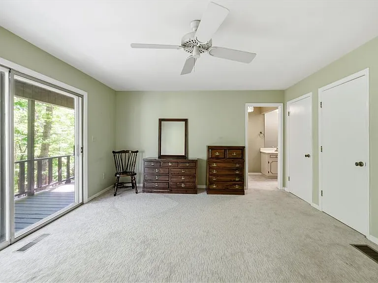 114 Cherokee Dr S — Photo 31