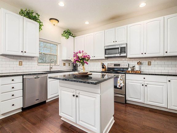 2nd image of 4172 Coventry Manor Way