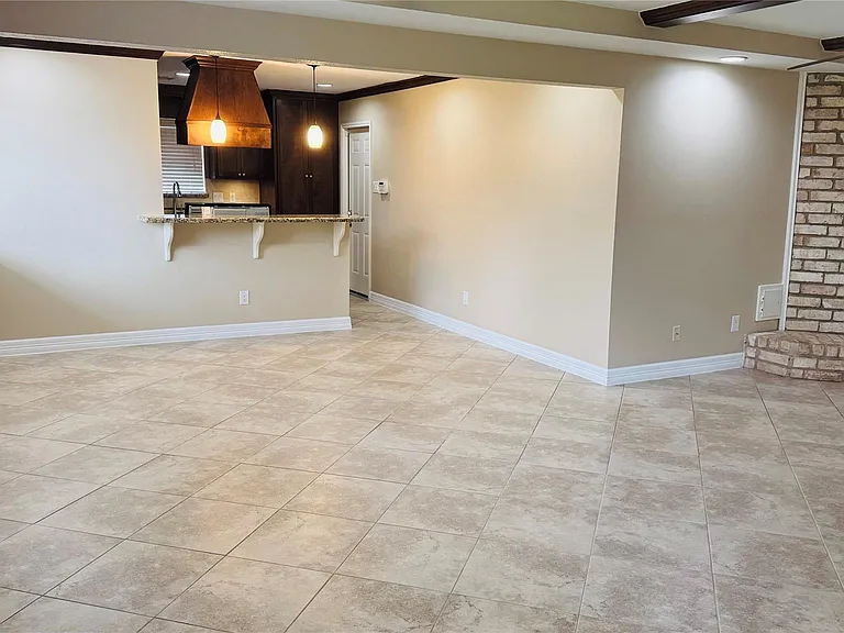 3310 Glen Spring Dr — Photo 6