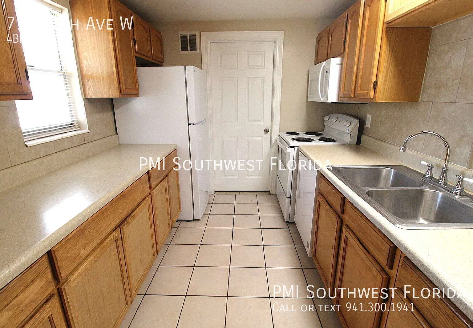 4BR + Bonus Room and Fenced Yard! | Oversized Outdoor Screened Lanai! — Photo 3