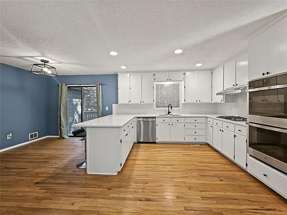 2nd image of 505 Woodman Pl