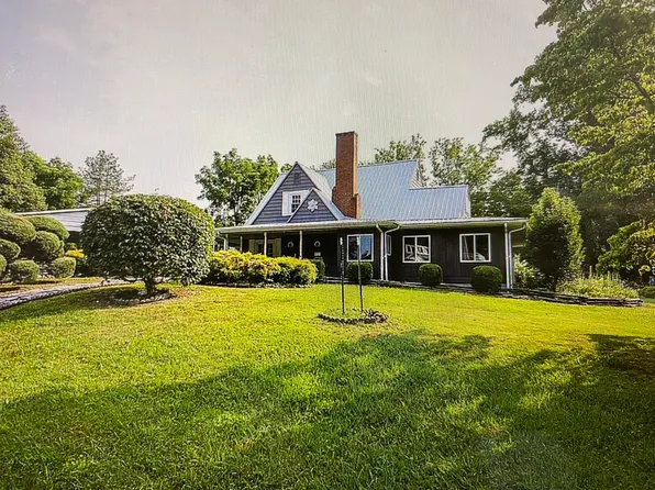 17 W 1st St S, Big Stone Gap, VA 24219