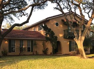 102 Bay Hills Dr, Rockport, TX 78382
