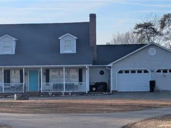 1565 Old Rockford Rd, Dobson, NC 27017