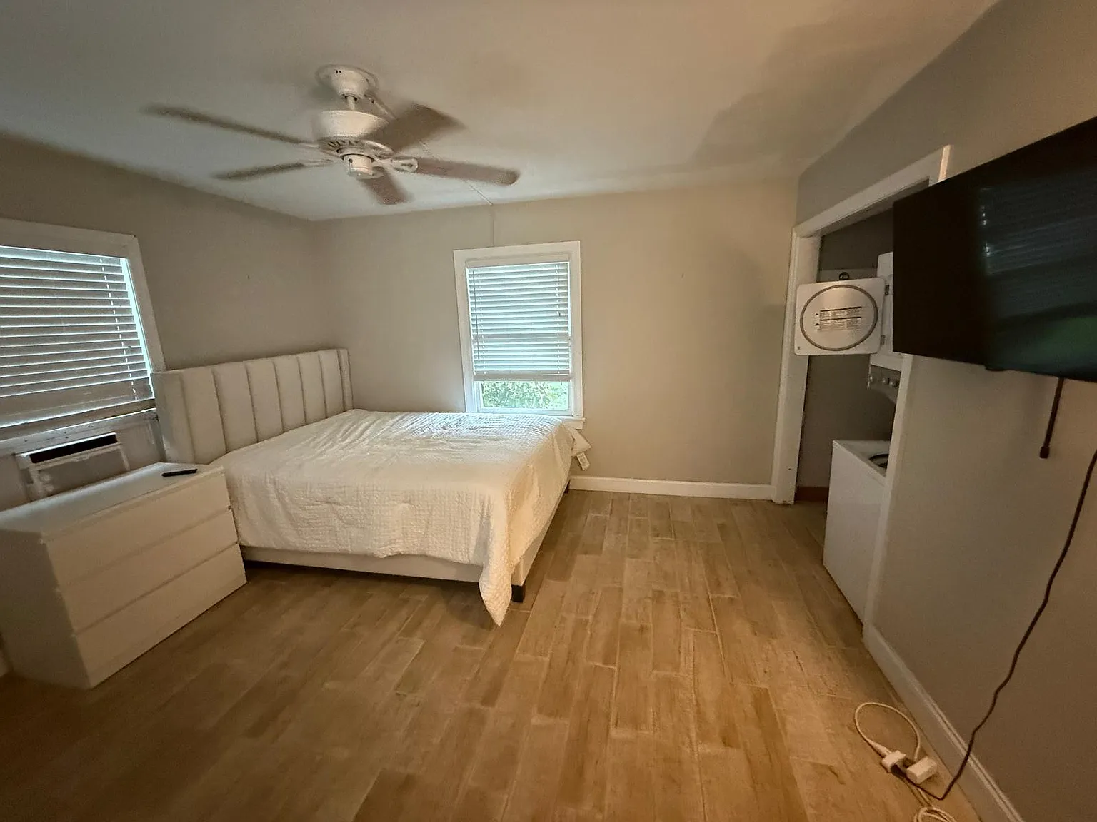 1 bed, 700 sqft, $2,200 — Photo 3