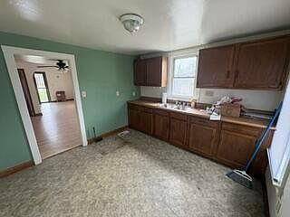 5th image of 2869 Howey Rd