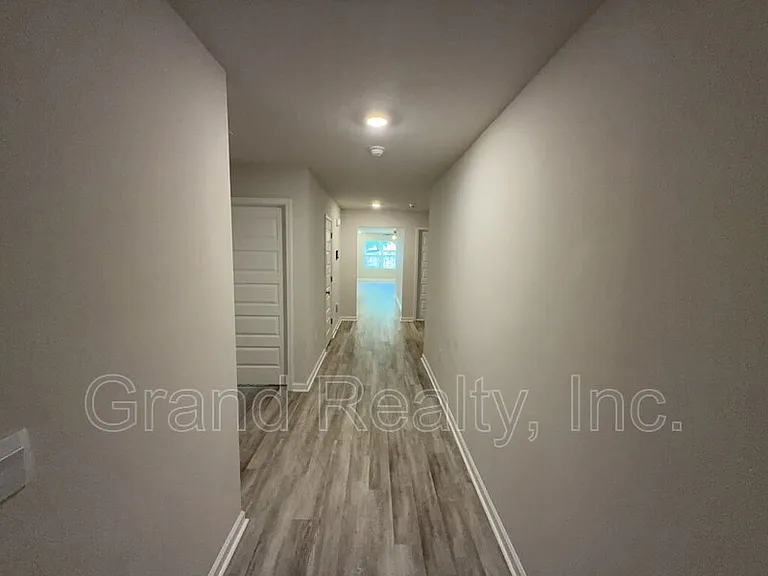 4407 White Cedar Ct — Photo 2