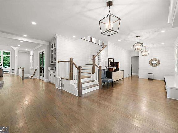 5th image of 2571 Winding Ln NE