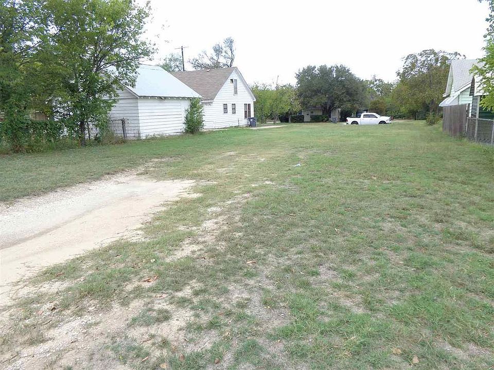 2nd image of 1724 Live Oak Ave