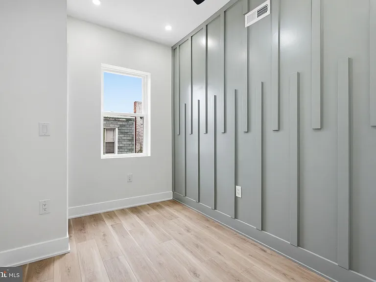 512 S Yewdall St — Photo 17