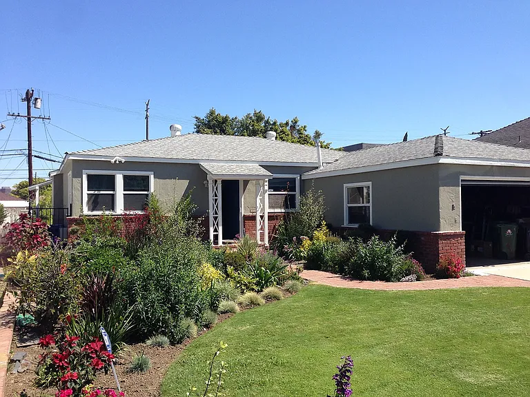 2328 Amherst Ave — Photo 2