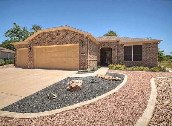 A Three Car Garage and wonderful cul-de-sac location exceeds expectations at this Sun City Texas Copper Ridge, where the maintainance-free lawn is a year-around vacation!
