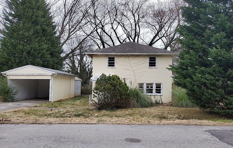 1st image of 617 Clovis St NW