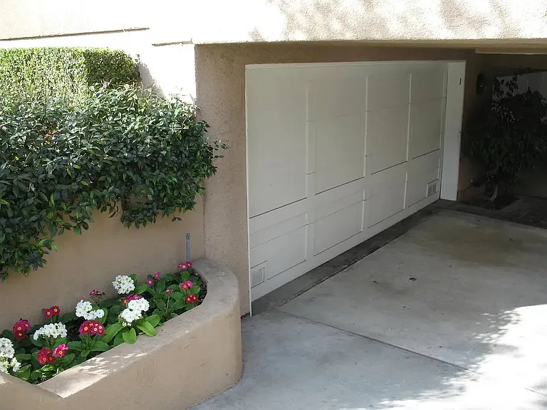 731 S Chapel Ave — Photo 7