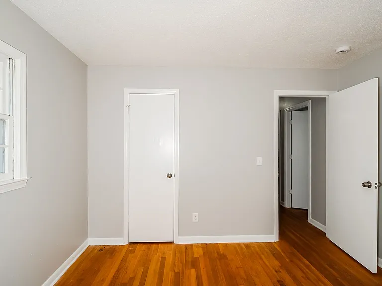 524439_026_main_bedroom_13458592.jpg