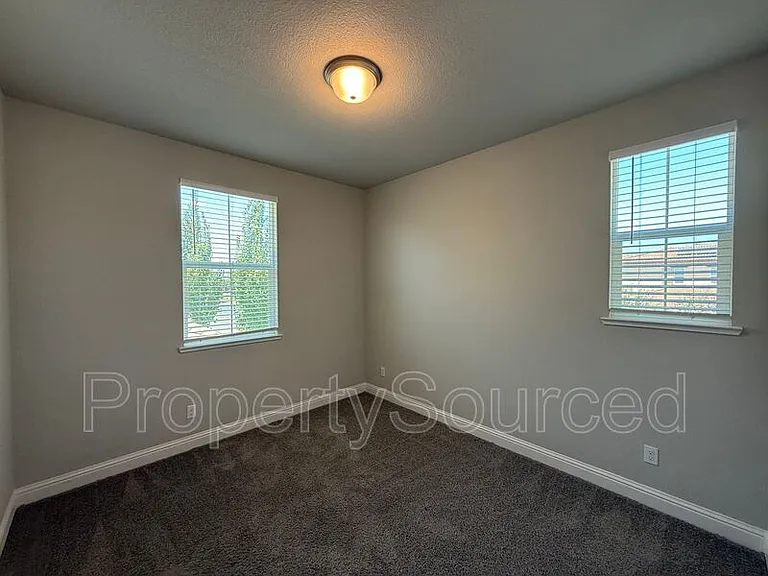 948 Posey St — Photo 44