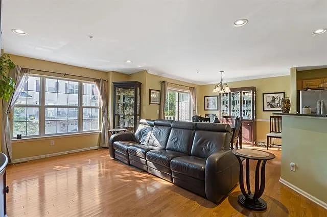 8 Maritime Way — Photo 3