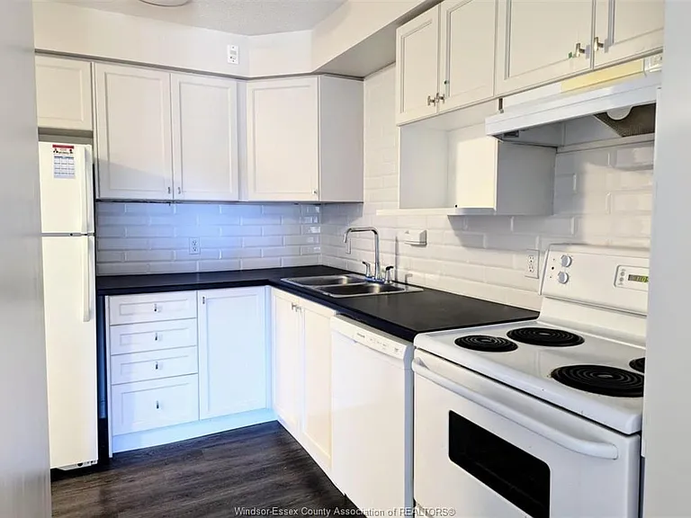 1323 Langlois Ave #302 — Photo 6