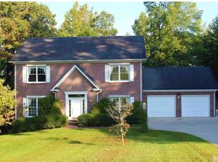 410 Woodridge Dr, Lenoir, NC 28645