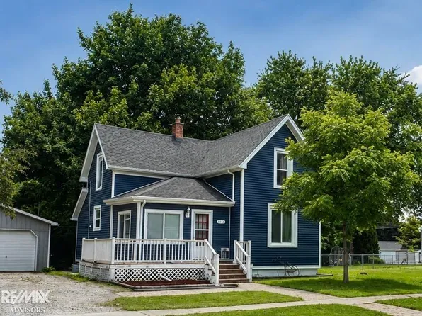 1110 Henry St, Saint Clair, MI 48079