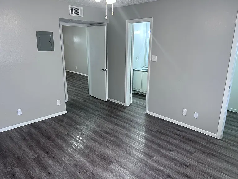 McIntyre Apartments — Photo 39