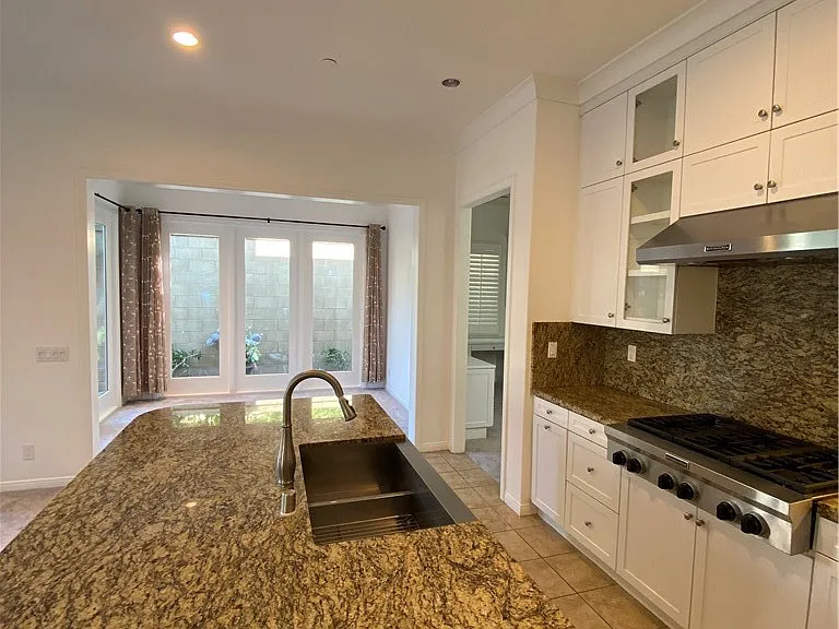 72 Gardenhouse Way — Photo 8