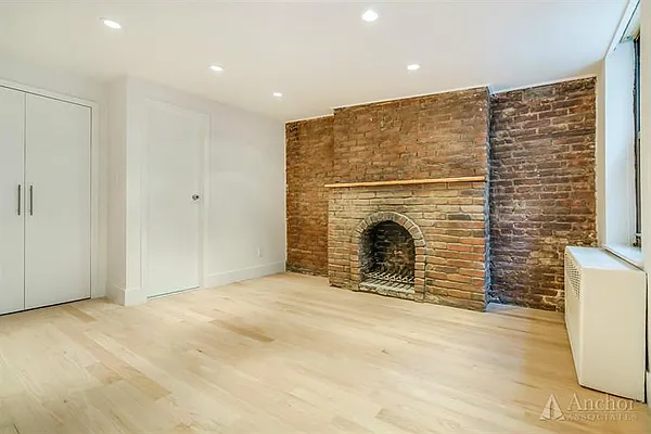 Rented by Anchor Associates | media 17