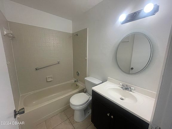 4th image of 403 Banana Cay Dr APT E