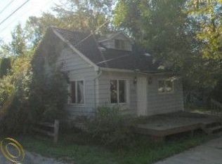 1303 E Lake Dr, Novi, MI