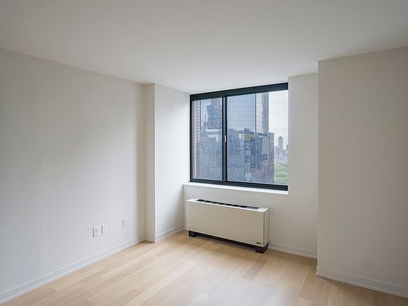 5th image of 1 Columbus Pl APT S31g