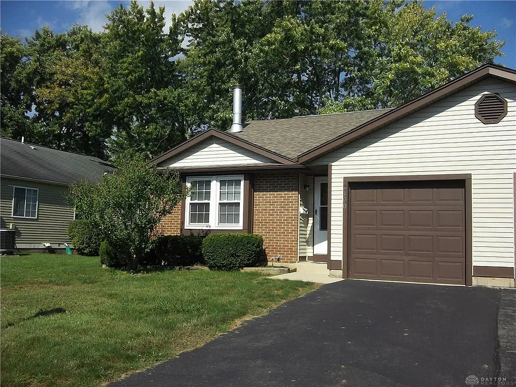 100 Chase Dr photo 1