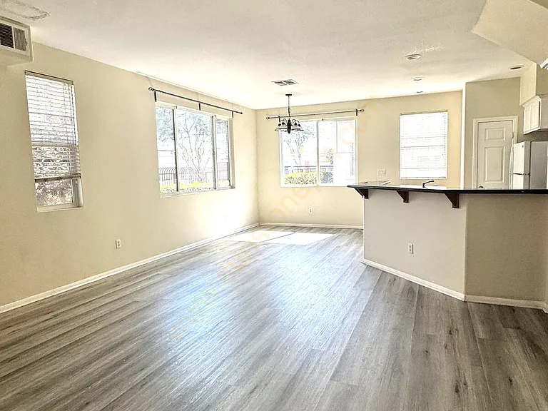 1443 Ledgestone Ln — Photo 4