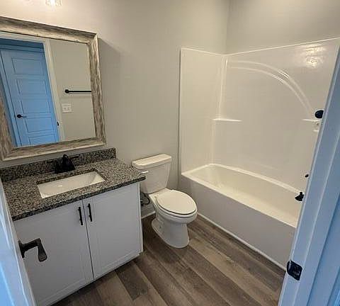 4th image of 407 Bay Meadows Drive