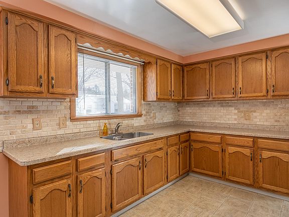 4th image of 1631 S Walden Ave