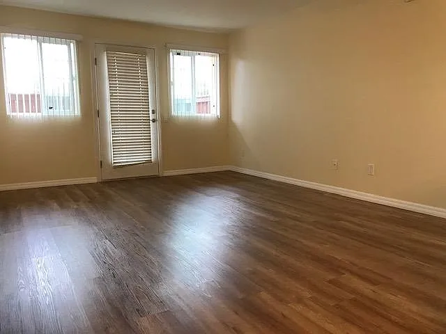 5404 Balboa Arms Dr — Photo 3