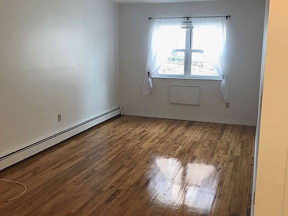 2nd image of 7006 Woodside Ave APT 1A