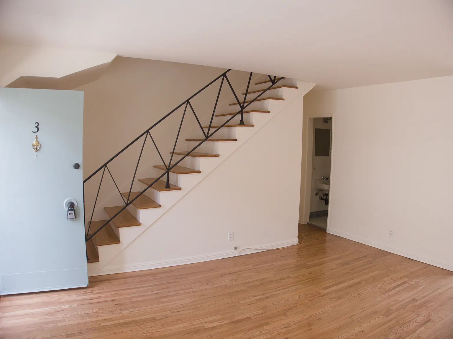2 bed, 1.5 bath, 1100 sqft, $2,750 — Photo 3