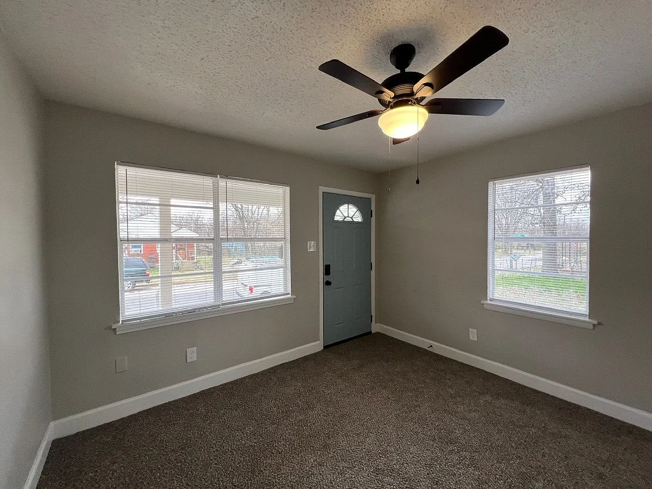 1846 Farrington St — Photo 4