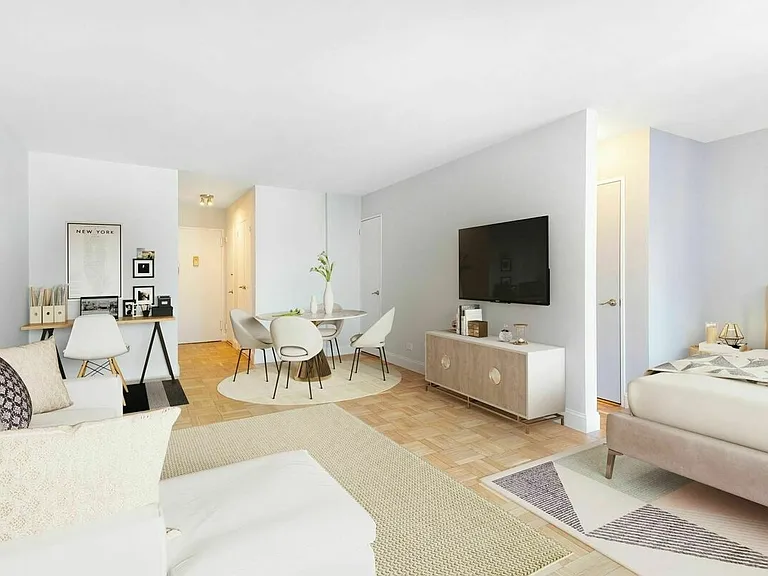 155 E 34th St #11B — Photo 2
