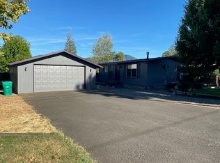 1413 Daisy Ln, Grants Pass, OR 97527