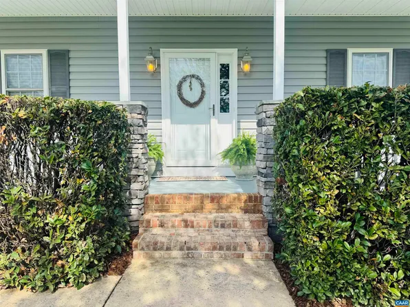 18 Forest View Ln, Fishersville, VA 22939