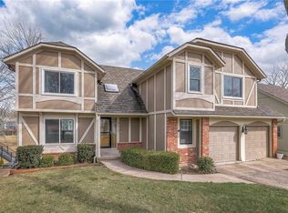 4017 NE Woodridge Dr, Lees Summit, MO 64064