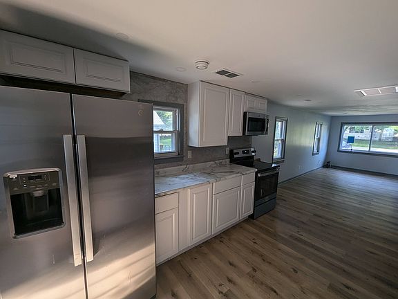5th image of 6147 Porter Ave